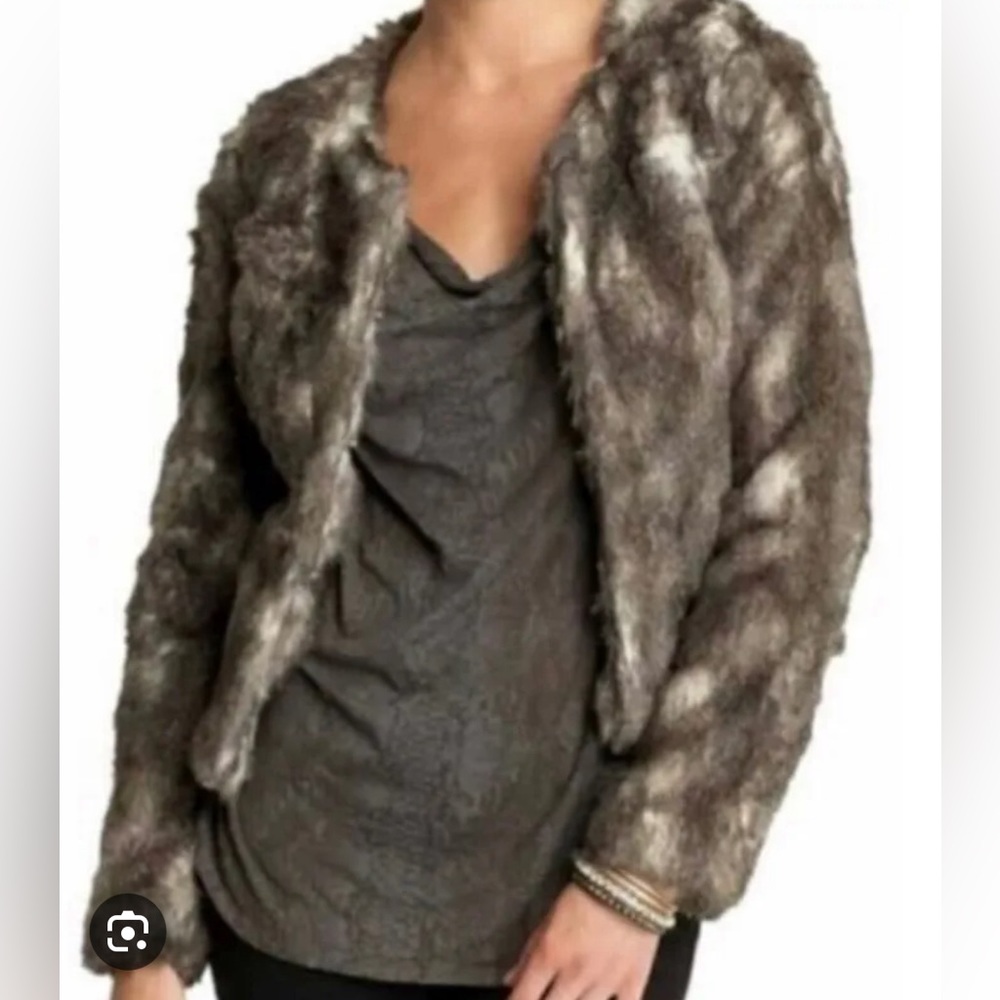 Forever 21 Tinley Road Faux Fur Grey/White Jacket